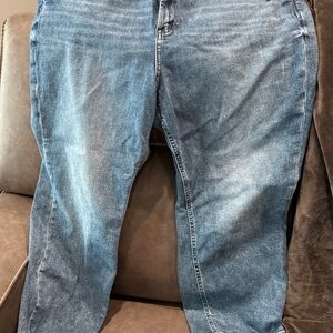 Silver Jeans Dark Blue Denim Capri